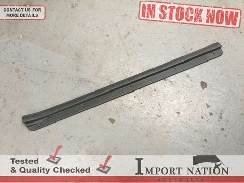 NISSAN 300ZX Z32 RIGHT DOOR SILL SCUFF TRIM 76951-30P00 76951-30P02